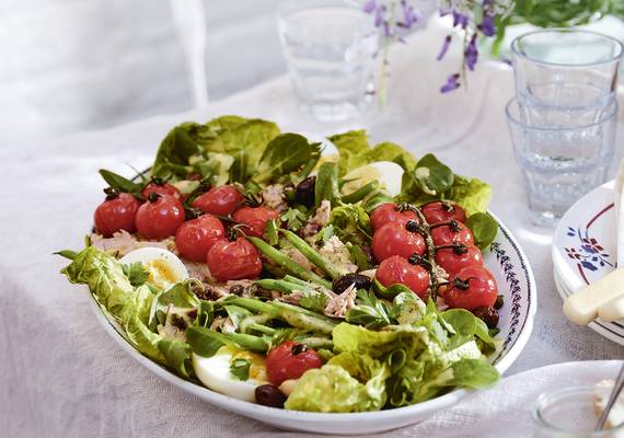 Franse klassieker van Yvette van Boven: salade niçoise met boontjes, tonijn & een gekookt eitje