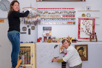 ‘Teerbemind’: theatrale tentoonstelling over de dodelijke schoonheid van het roken