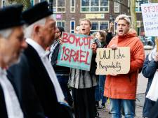Universiteit Utrecht feest, maar heeft volgens demonstranten ‘bloed aan zijn handen’