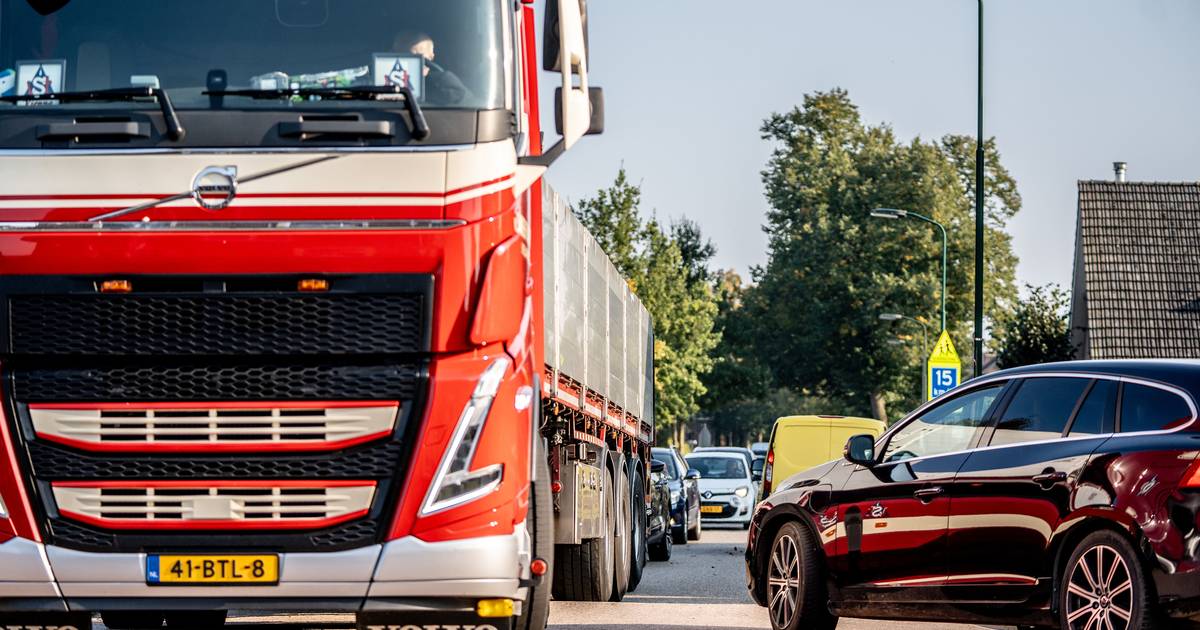 Dorpsbewoners worden kriegel van zwaar sluipverkeer van de A50, is dat terecht? Slimme camera’s gaan