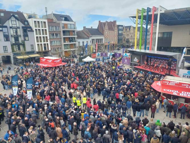IN BEELD. Volkstoeloop voor start Dwars door Vlaanderen in wielerstad Roeselare: “Alles moet wijken voor de koers!”