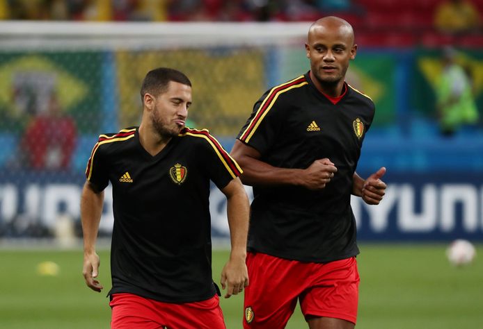 Kompany avec Eden Hazard à l'échauffement avant le match contre le Brésil au Mondial 2018.