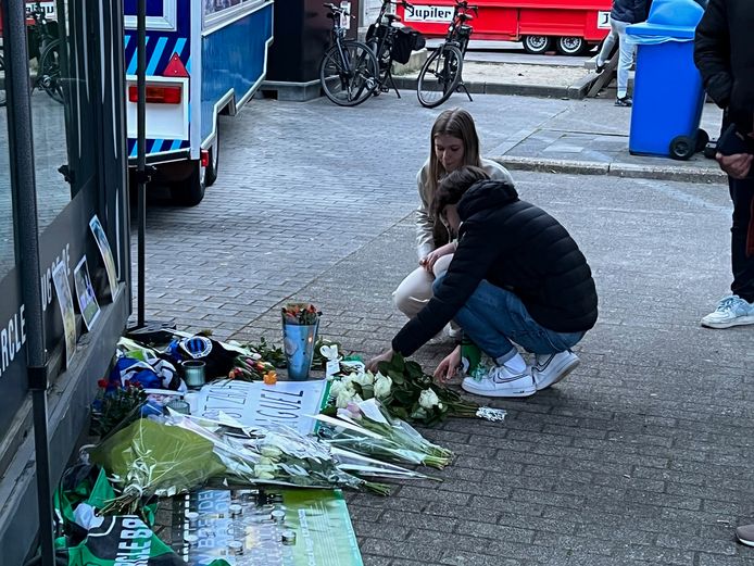 Supporters groeten Miguel Van Damme