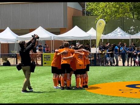 Apeldoornse straatvoetballers stranden in finale EK Streetwise, maar verlaten Barcelona met trots gevoel