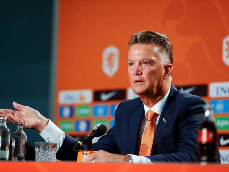 Louis van Gaal gepresenteerd als bondscoach: ‘Mijn doel is de wereldtitel’