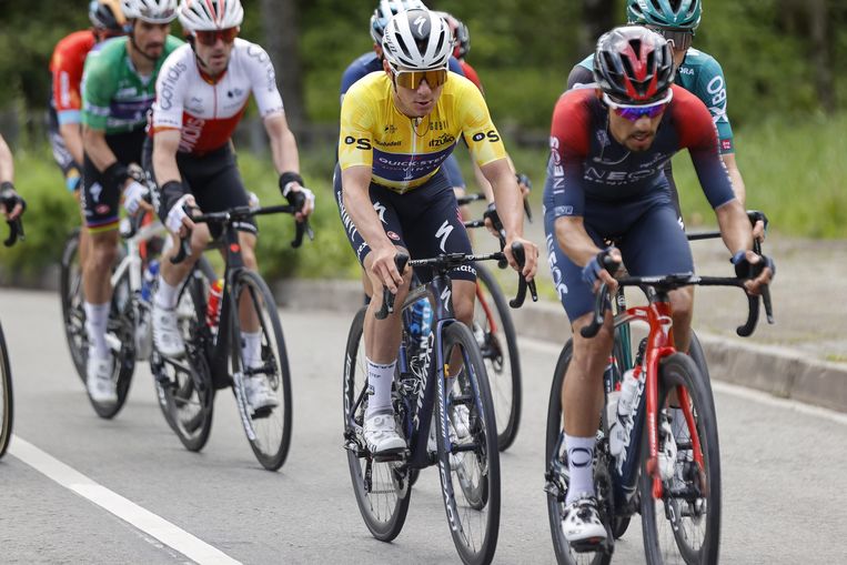 Daniel Felipe Martinez (Colombia / Team INEOS Grenadiers)  en Remco Evenepoel (BEL - Quick-Step Alpha Vinyl Team). Beeld Photo News