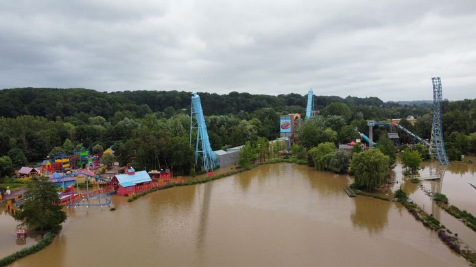 Attractiepark Walibi en waterpretpark Aqualibi werden zwaar getroffen door de hevige regenval twee weken geleden. Het park liep grote schade op en zal pas in oktober de deuren opnieuw kunnen openen.