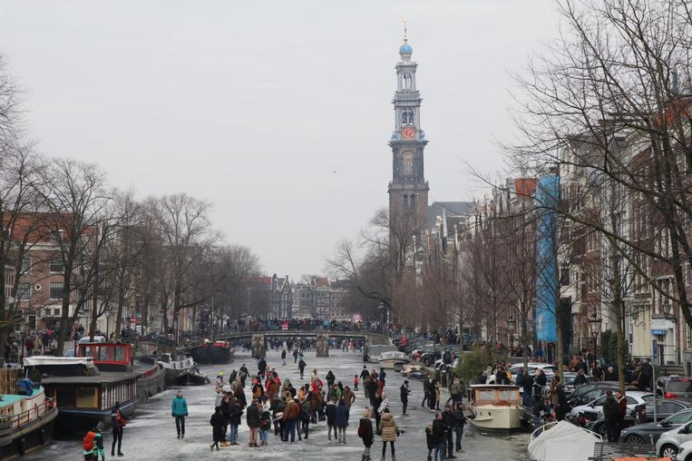 Hier schaatsen Amsterdammers zaterdag op de grachten | Het Parool