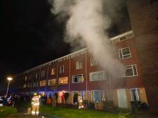 Woningbrand in Dordrecht, omwonenden alarmeren brandweer