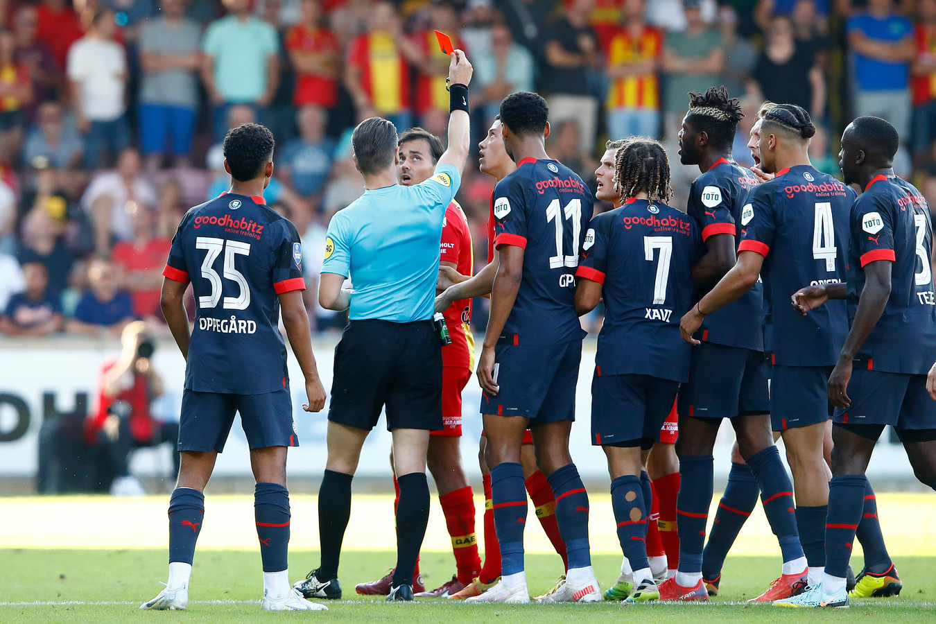 Go Ahead Eagles-speler Mats Deijl krijgt twee duels schorsing na charge