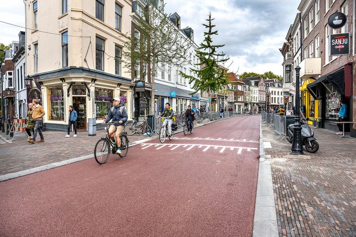 Laatste asfalt is Utrechtse en Wittevrouwenstraat zijn weer open | Utrecht | gelderlander.nl