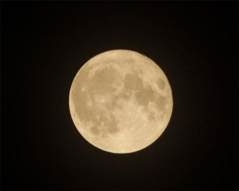 Een supermaan Beeld Wikipedia