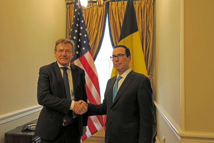 Minister van Financiën Johan Van Overtveldt en zijn Amerikaanse ambtsgenoot Steven Mnuchin, een vertrouweling van president Trump.