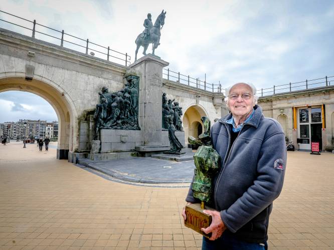 20 jaar na afzagen hand standbeeld blijft ‘De Stoete Ostendenoare’ ijveren voor het weghalen ruiterbeeld Leopold II. “Anders gaat de hand mee in het graf”