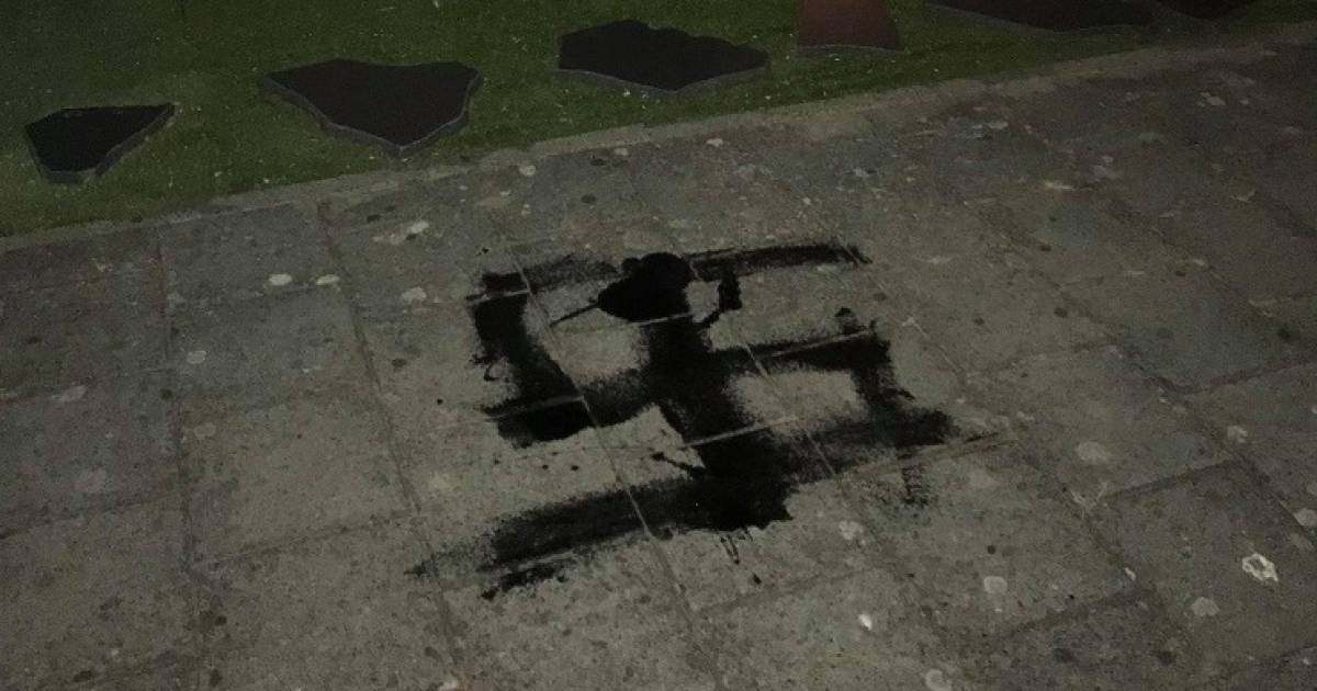 Hoe Een Zwollenaar Ertoe Kwam Om Hakenkruizen Bij Zijn Buurman Op De Stoep Te Schilderen Zwolle Destentor Nl