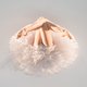 In deze versie van De Stervende zwaan is de ballerina een stoer wijf, dat af en toe struikelt maar altijd weer opstaat
