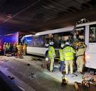 Dode en bijna 50 gewonden na ongeval met twee bussen, vrachtwagen en auto: Beverentunnel weer open richting Gent