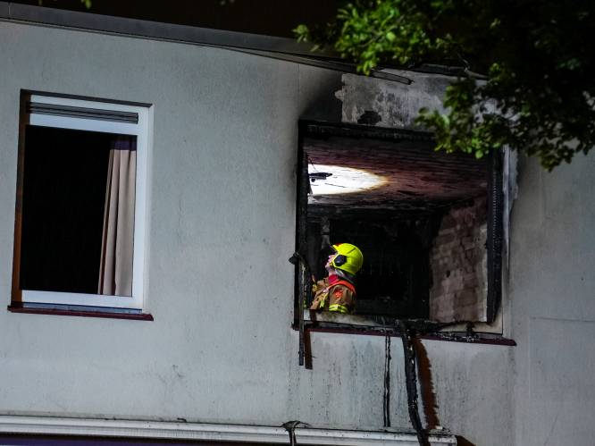 Woning verwoest na felle uitslaande brand in Overschie, huis is onbewoonbaar 