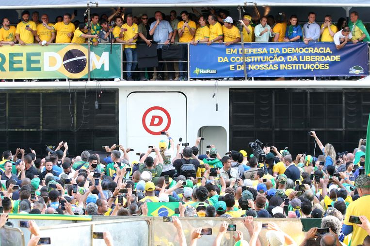 Il presidente Bolsonaro minaccia di commettere violenze contro i migliori giudici brasiliani