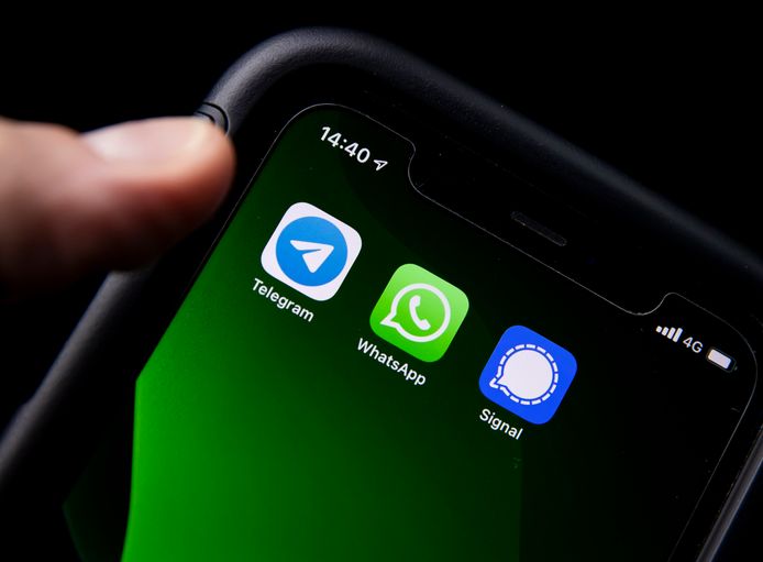 De krant en site zijn bereikbaar via WhatsApp. Het nummer waarop je berichten kunt sturen is:  +31615377185.