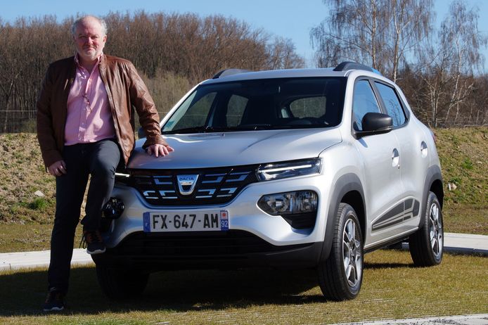 Joost Bolle testte de Dacia Spring en zag duidelijke voordelen aan deze goedkope elektrische auto.