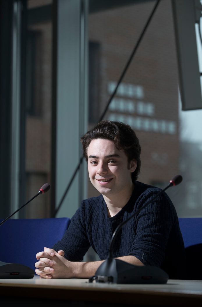 De pas 19-jarige Jan Willem Langenbach van D66 is een van de jongste lijsttrekkers in Nederland.