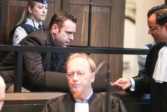 Davy Kesteman, vlak nadat hij op 15 oktober 2021 in het Brugse hof van assisen veroordeeld werd tot 23 jaar cel.