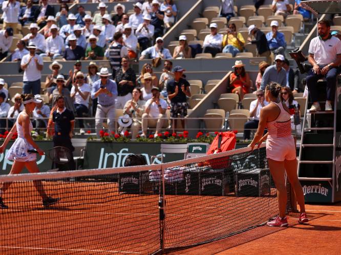 KIJK. Oekraïense Svitolina weigert handdruk Wit-Russische Sabalenka na nederlaag op Roland Garros