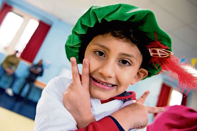 Voor veel kinderen in het azc is de voorstelling een eerste kennismaking met Sinterklaas.
