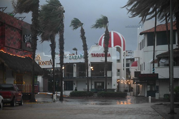 Hevige regen en wind in Cabo San Lucas, Mexico.