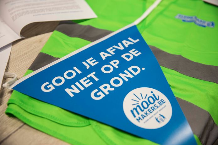 De gemeente, de lokale Mooimakers en de plaatselijke school VOX pakken zelf het zwerfvuilprobleem aan De Koel aan