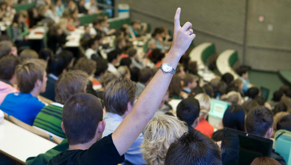 Studenten tijdens een collegezaal van de Erasmus Universiteit. Beeld anp xtra
