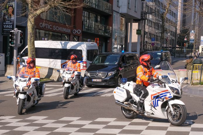 Een van de vele politie-escortes vandaag