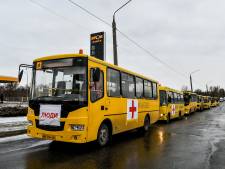 Kiev accuse les Russes de ne pas respecter le couloir humanitaire à Marioupol: “Rien d’autre qu’un génocide”