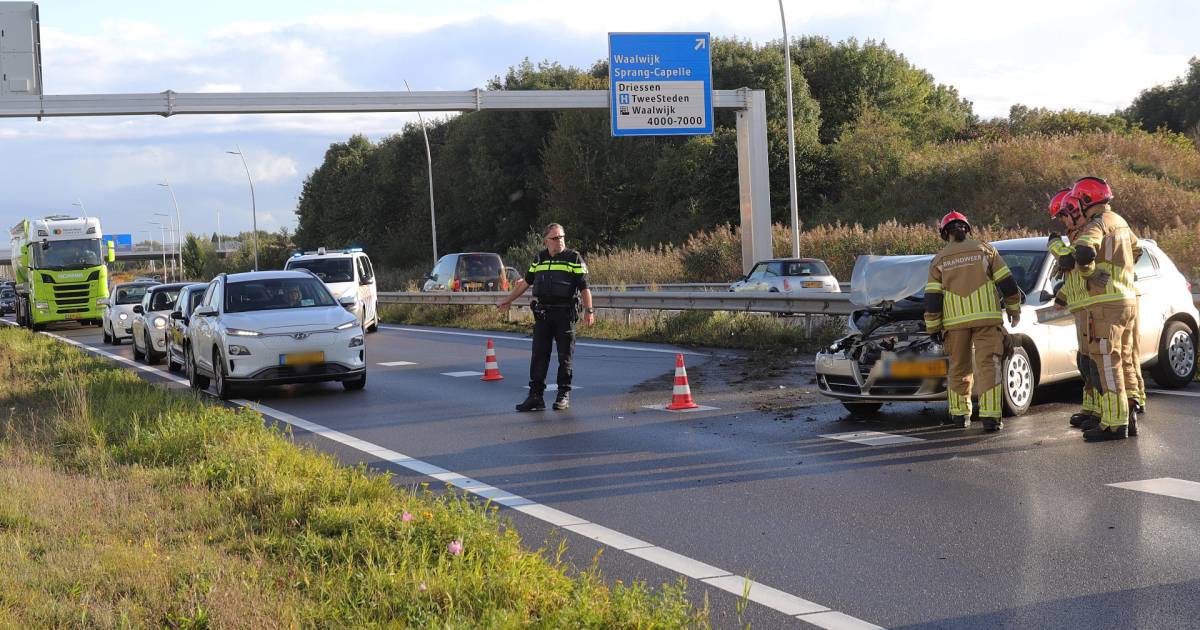 Gewonde bij botsing op N261 bij Waalwijk.