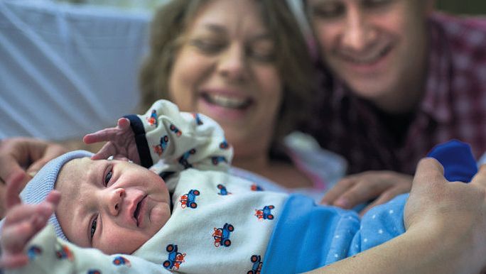 Moeder Annemiek van Goor en vader Liam Clancy tonen trots hun bijzondere zoon Killian.