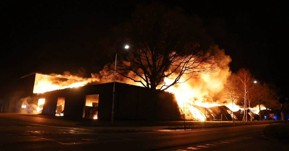 Amsterdammer vast voor brandstichting met miljoenenschade bedrijvencomplex Oosterwolde.