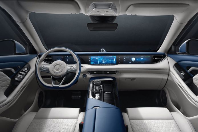 The interior of the Voyah Free.  Special: the upper part of the dashboard can vary in height electrically.