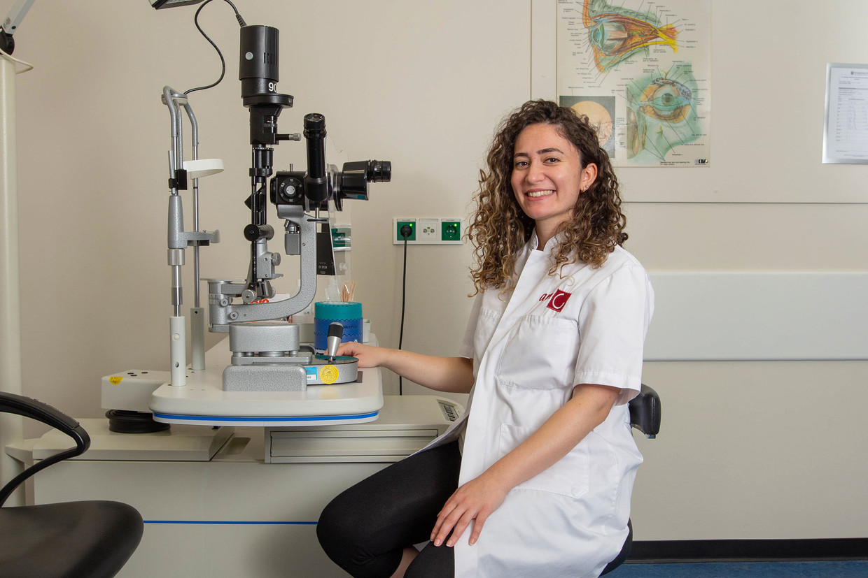 Cansu de Muijnck promoveert nu als arts-onderzoeker oogheelkunde bij het UMC in Utrecht.