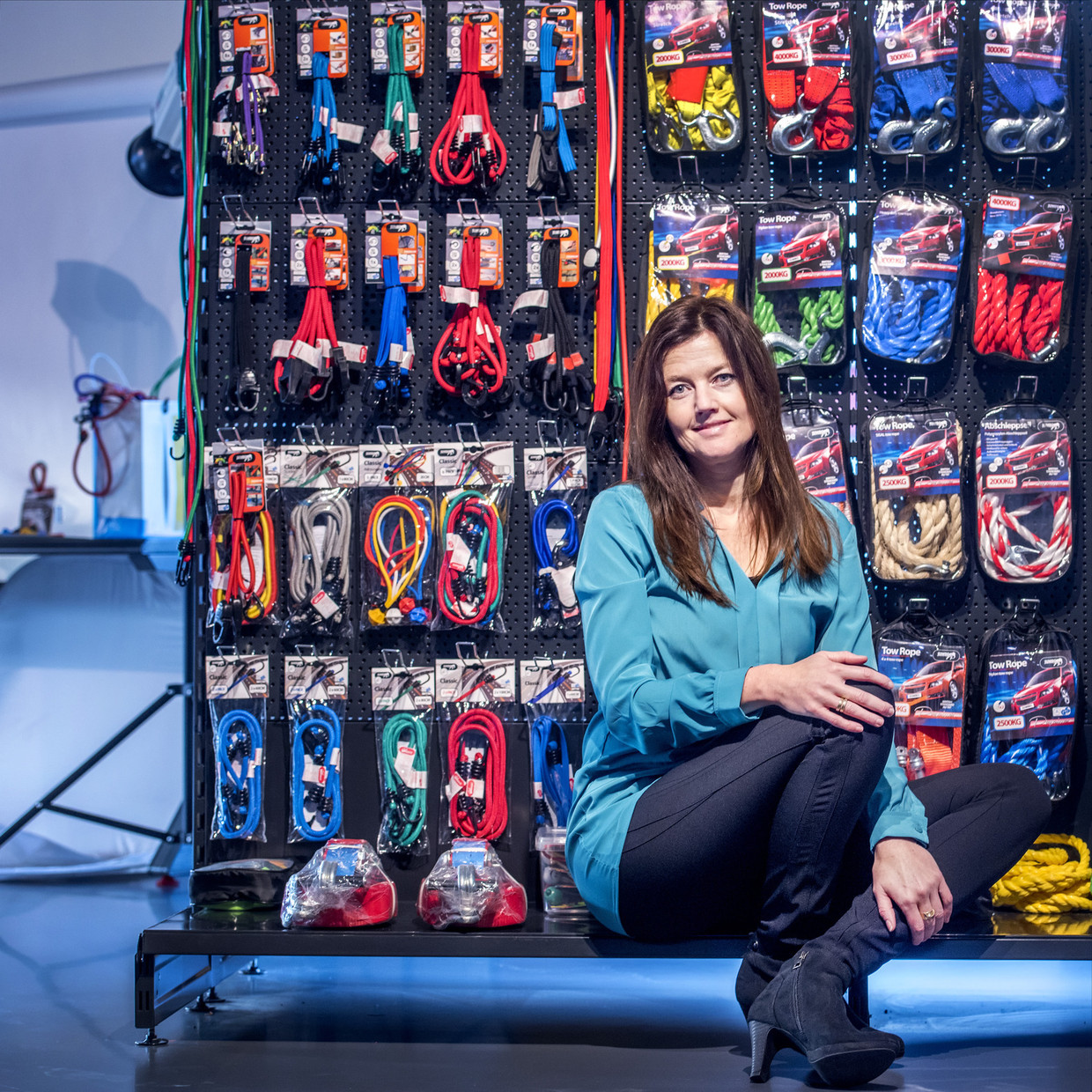 Directeur Monique Ansink van Excellent Products in de showroom van haar bedrijf in Hoorn. Beeld Raymond Rutting / de Volkskrant