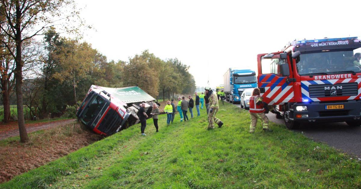 Ongeluk op A28 bij Zuidwolde: ‘Verkeer van Zwolle naar Groningen via A32.