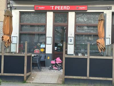 Une fillette de 4 ans blessée après la chute d'un morceau de façade sur la terrasse d'un café à Ostende