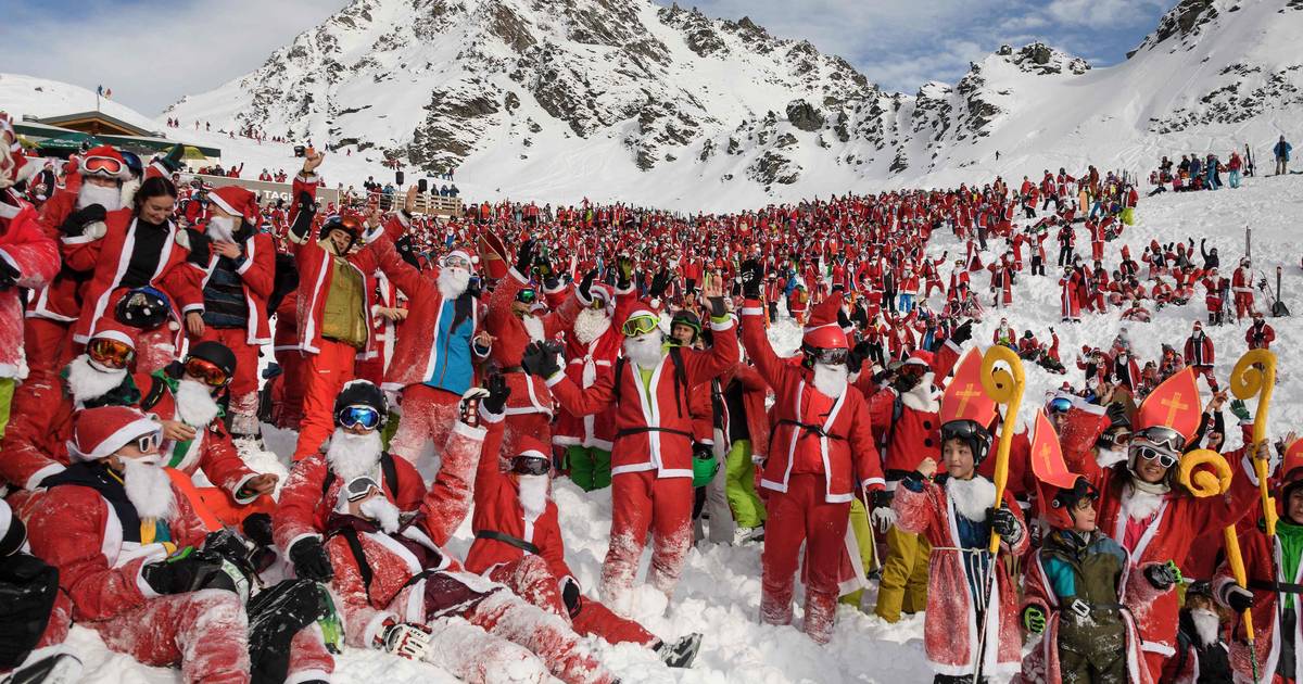 Foto S Meer Dan 2 600 Skiënde Kerstmannen Openen Skiseizoen Verbier Het Leukste Van Het Web