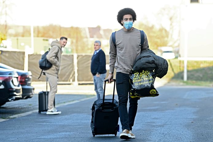 L'arrivée d'Axel Witsel, en même temps que son coéquipier du Borussia, Thomas Meunier.