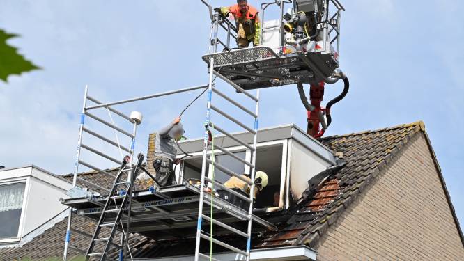 Brand bij dakkapel van rijtjeshuis in Etten-Leur