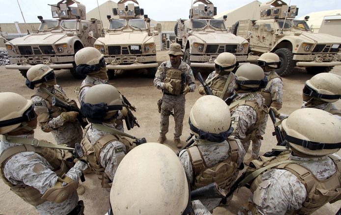 Saudische troepen op hun basis in de Jemenitische havenstad Jemen (Archieffoto).