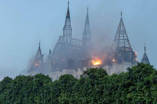Het brandende 'Harry Potter-kasteel' in Odesa. 