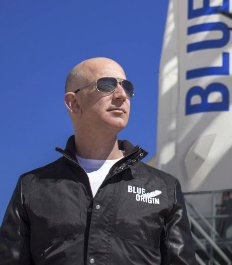 Une place pour un voyage dans l’espace avec Jeff Bezos vendue 28 millions de dollars aux enchères