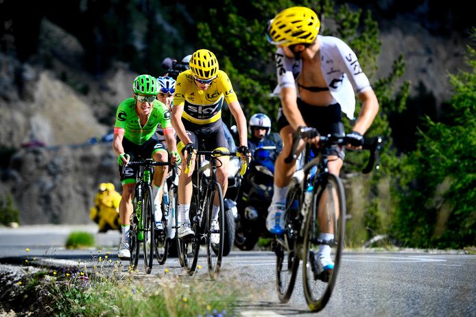 Op de Col d'Izoard slaat Froome met dank aan meesterknecht Landa toe. De Tour ligt nog voor de slottijdrit in een definitieve plooi. Warren Barguil wint de etappe.