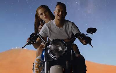 Famke Louise van de wijs na vraag over relatie met Ronnie Flex